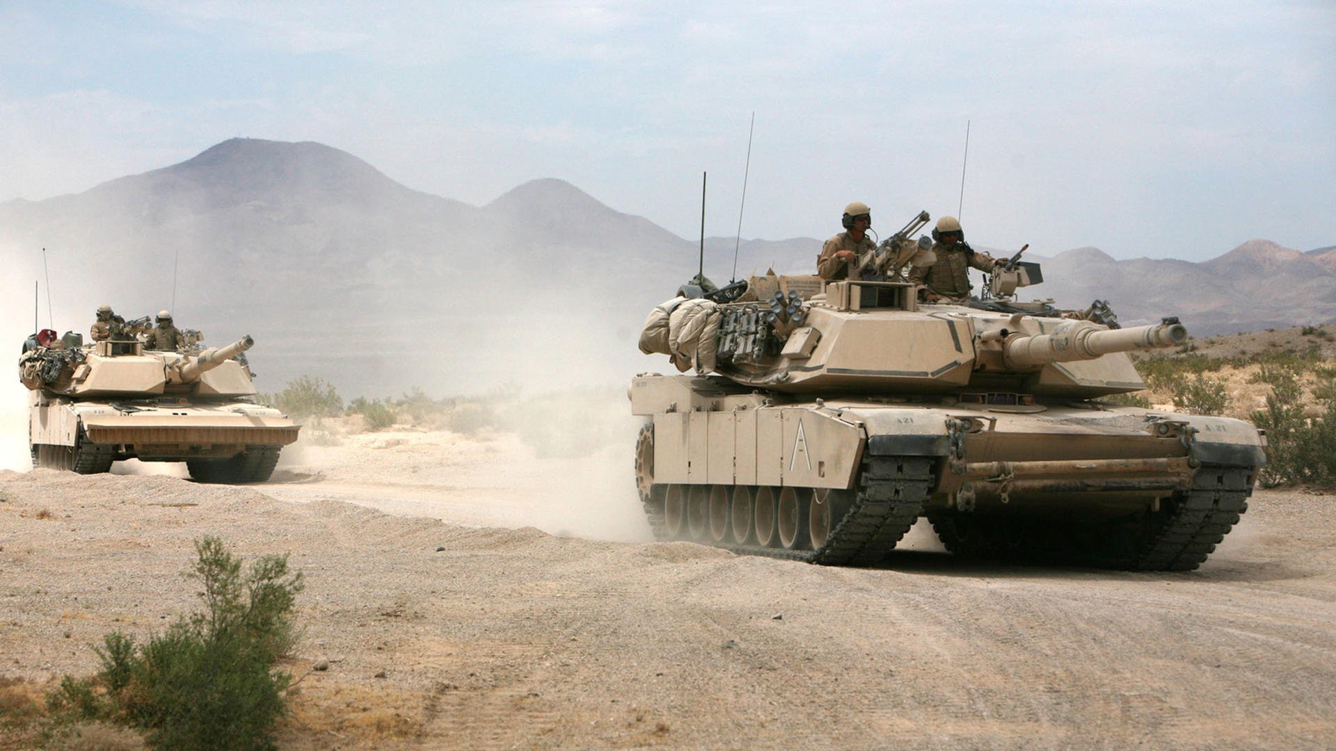 2015年季后赛：库里在对阵灰熊的比赛中，投中8个三分球收官，帮助勇士摘得冠军！