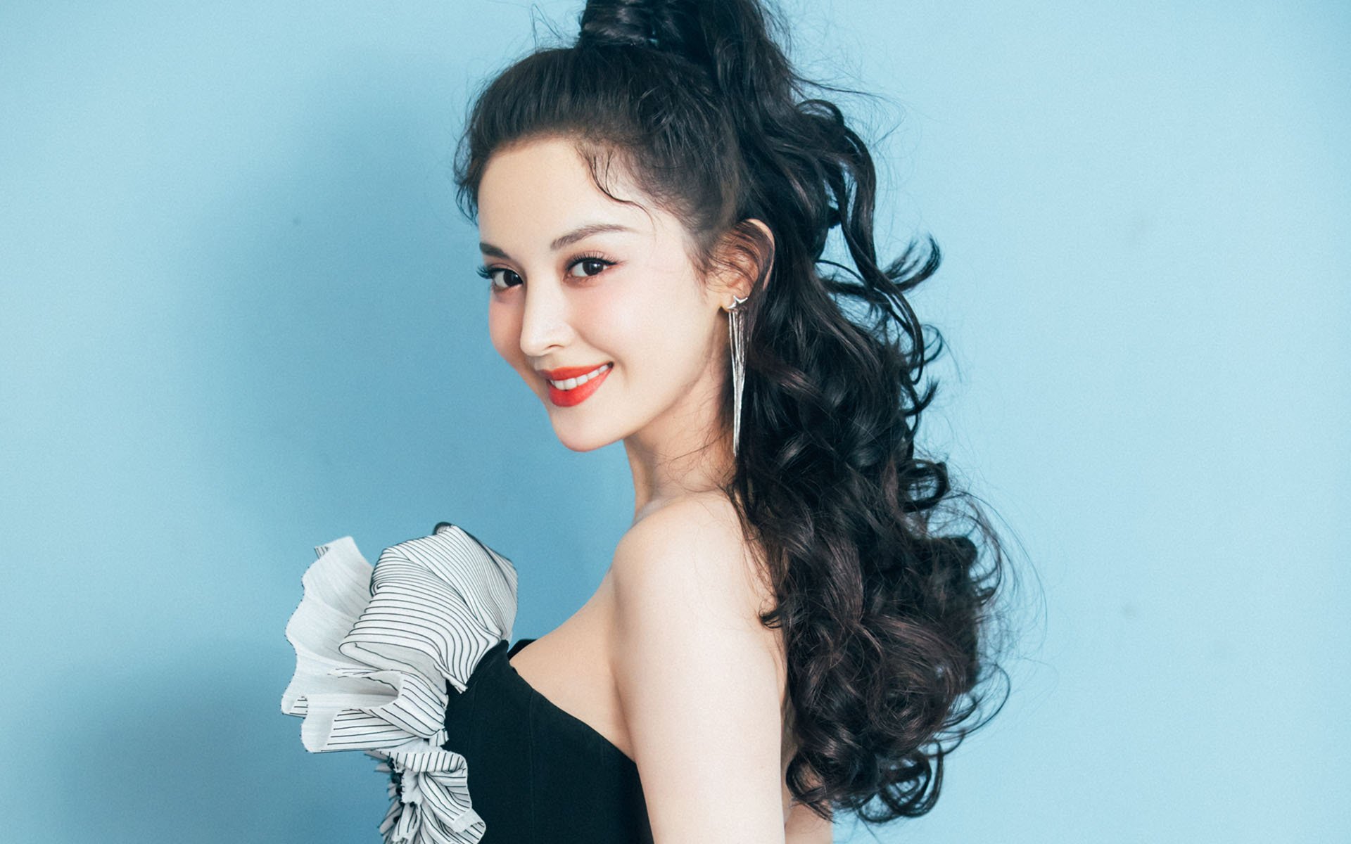 2022年总决赛：库里在关键时刻几次神级远投，让对手完全无解，夺冠瞬间令人难忘