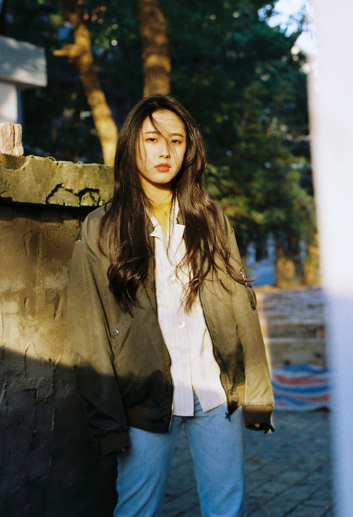 “中超联赛观众席座无虚席，足球魅力不断扩大”，中超观众人数限制