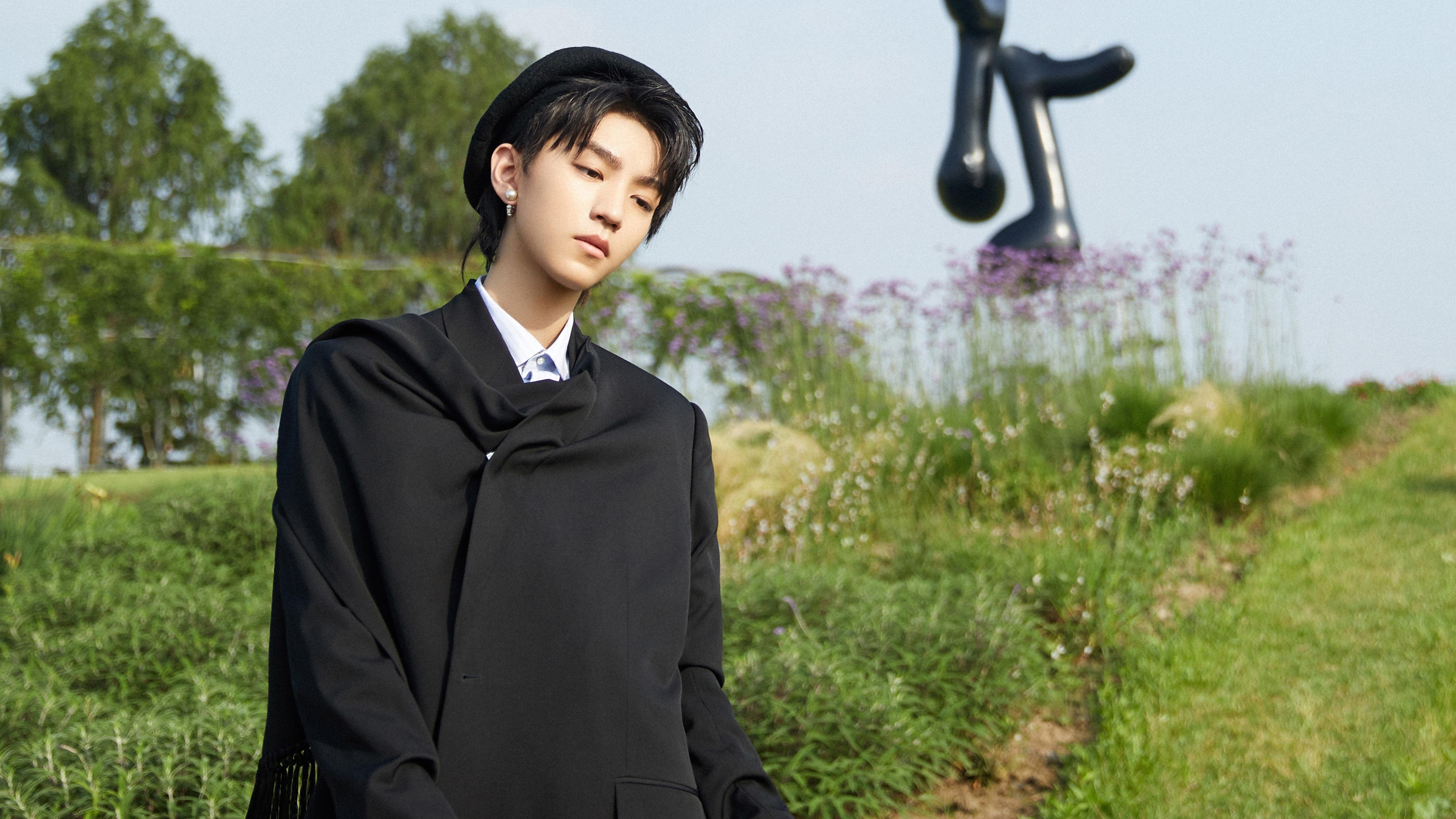 《全球电竞大赛门票销售火爆，票价创新高》，全球电竞联赛线下总决赛